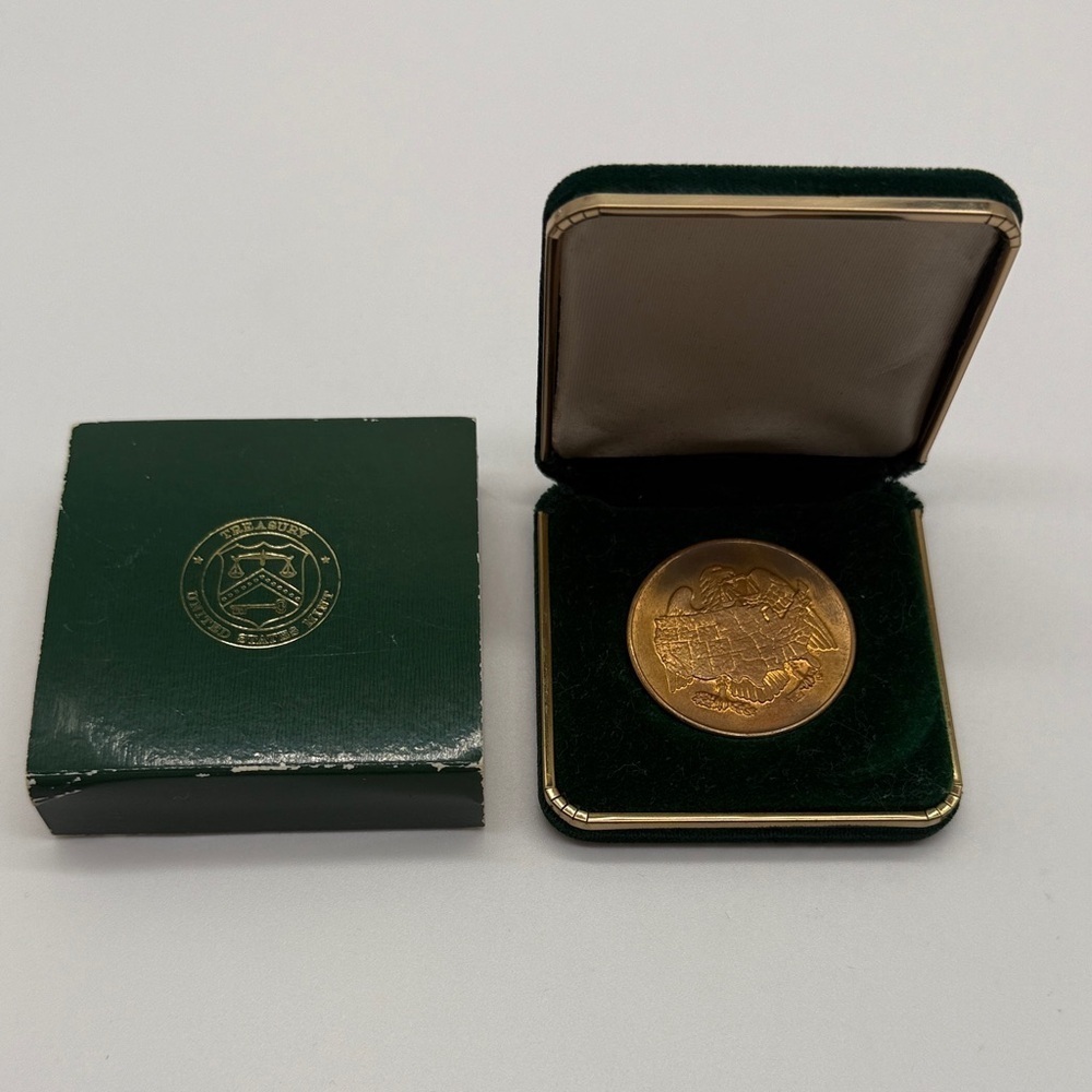 US Mint Philadelphia Dept Of Treasury August 14 1969 Medal Coin Token Gold Metal